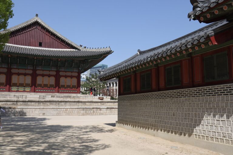Traditional halls and walls at Deoksugung.