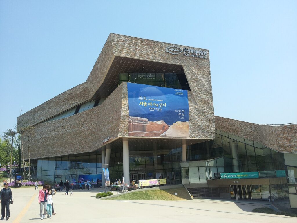 Seoul Baekje Museum front side2.jpg