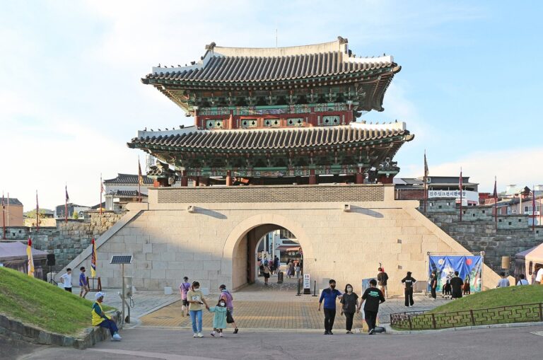 Jinjuseong Fortress 02 - Gongbukmun Gate.jpg