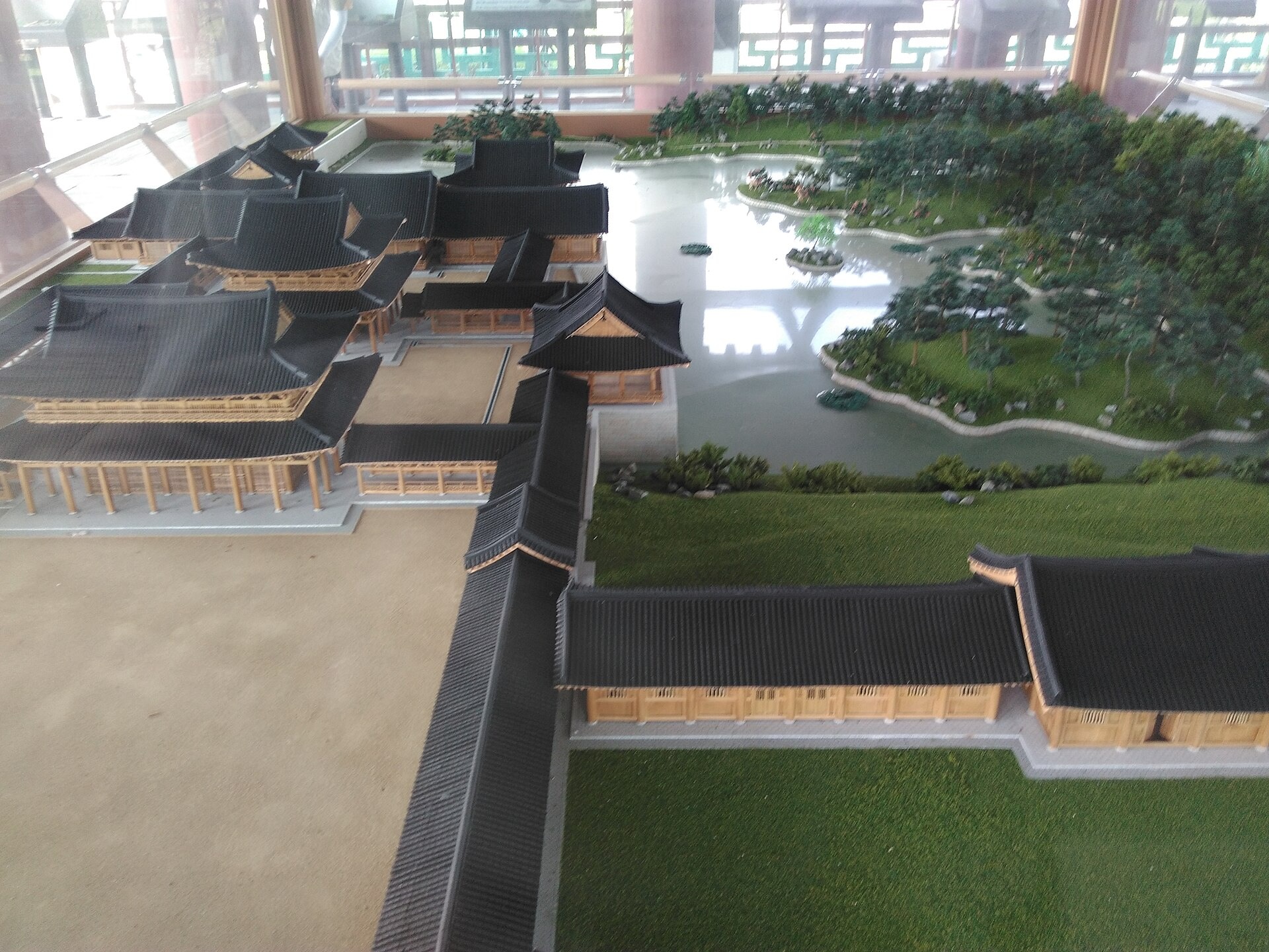 Scale model showing the palace buildings around the pond