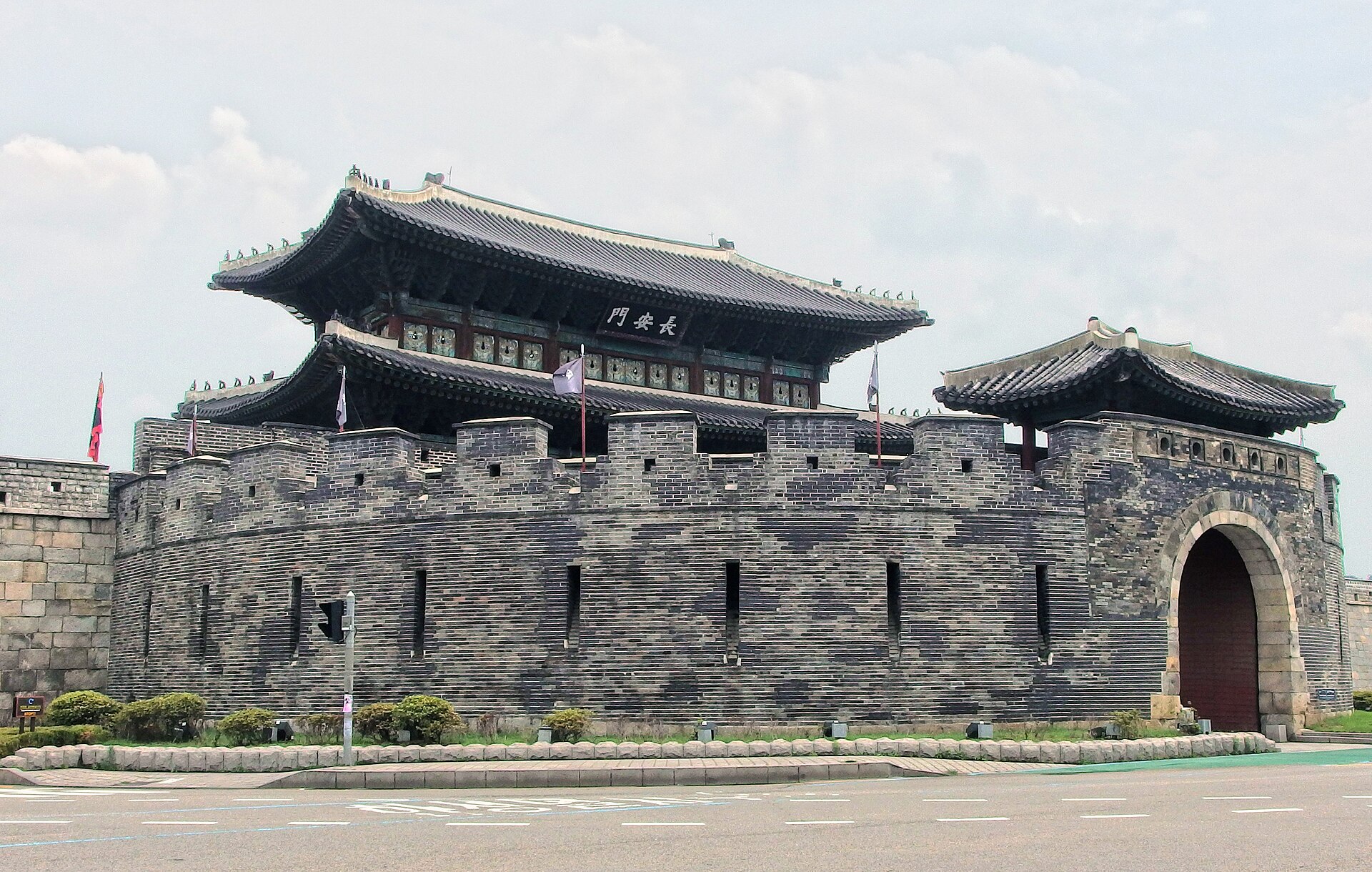Janganmun gate and its curved outer defensive wall in July 2017
