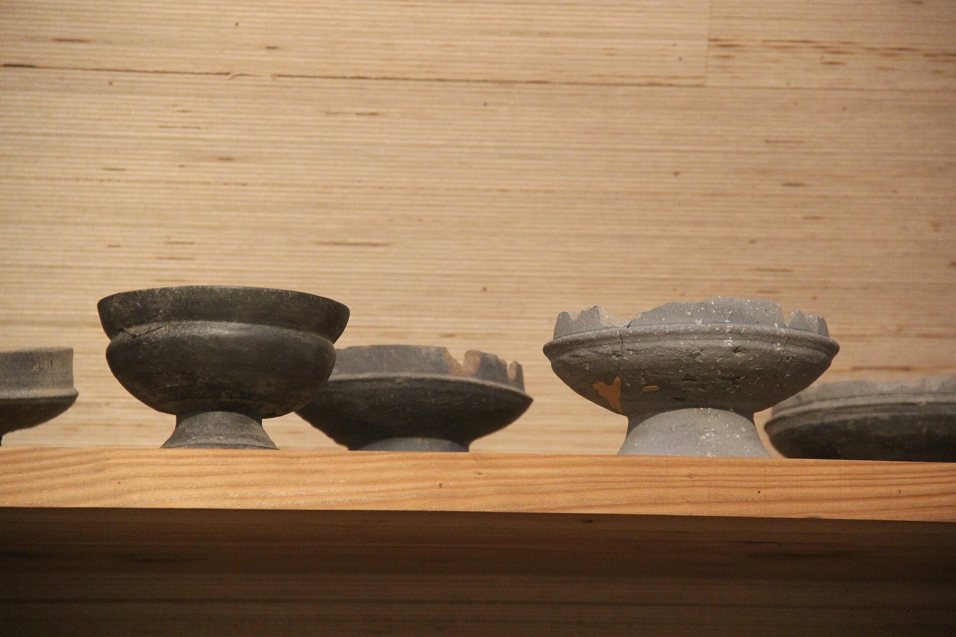 Baekje pottery photographed at Seoul Baekje Museum in October 2016