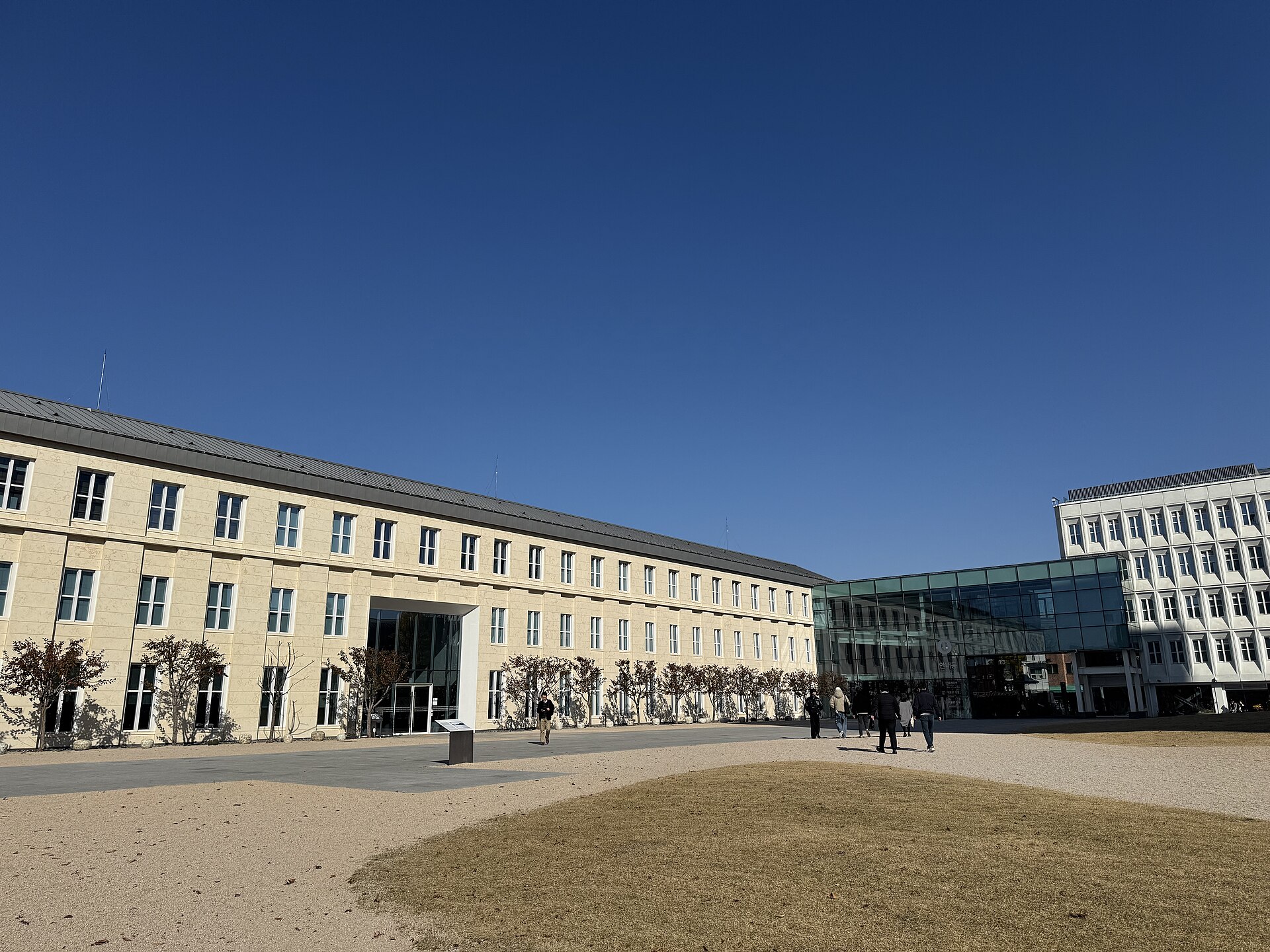 Courtyard and exhibition buildings of Seoul Museum of Craft Art
