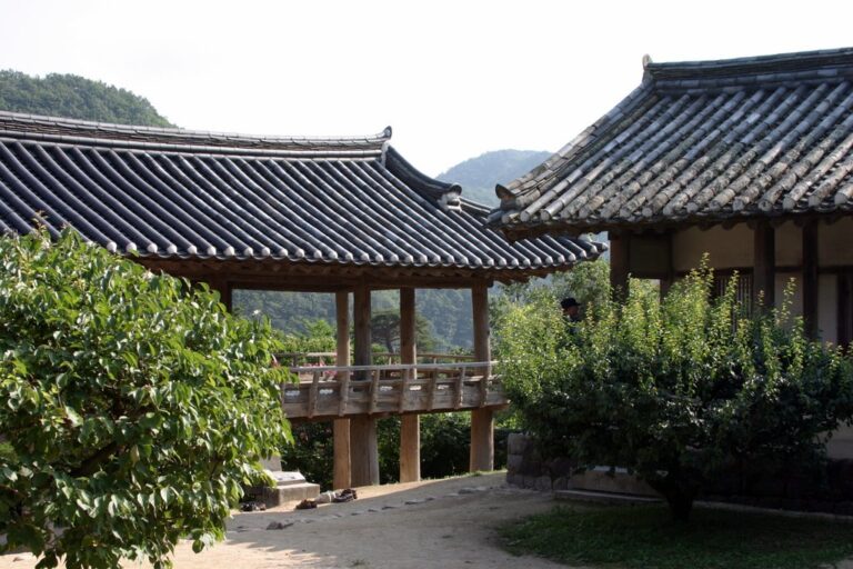 Korea-Andong-Byeongsan Seowon-01.jpg